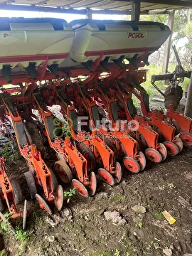 PLANTADEIRA KUHN PDM PG 900 ANO 2014