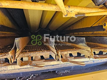 COLHEITADEIRA NEW HOLLAND TC 57 ANO 2007