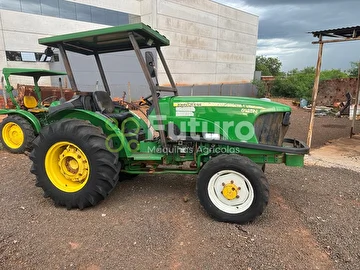 TRATOR JOHN DEERE 5425N ANO 2011